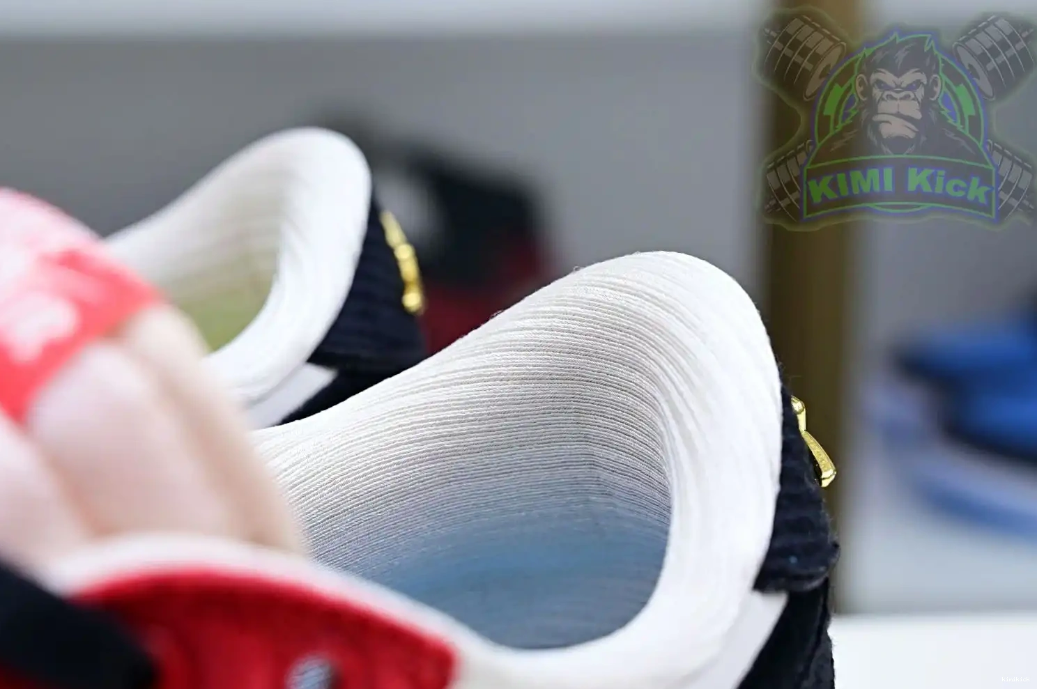 Trophy Kimikick Air “Away” 1 Room x Jordan Jordan Low OG 0506